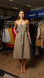 Load image into Gallery viewer, Sweetheart Midi Dress with Back Cutting - Checks
