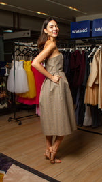 Load image into Gallery viewer, Sweetheart Midi Dress with Back Cutting - Checks
