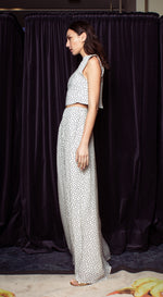 Load image into Gallery viewer, Front and Back Pleated Versatile Long Skirt - White-Based Polka Dot

