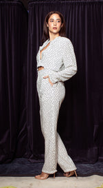 Load image into Gallery viewer, Front Pleated Tapered Pants - White-Based Polka Dot
