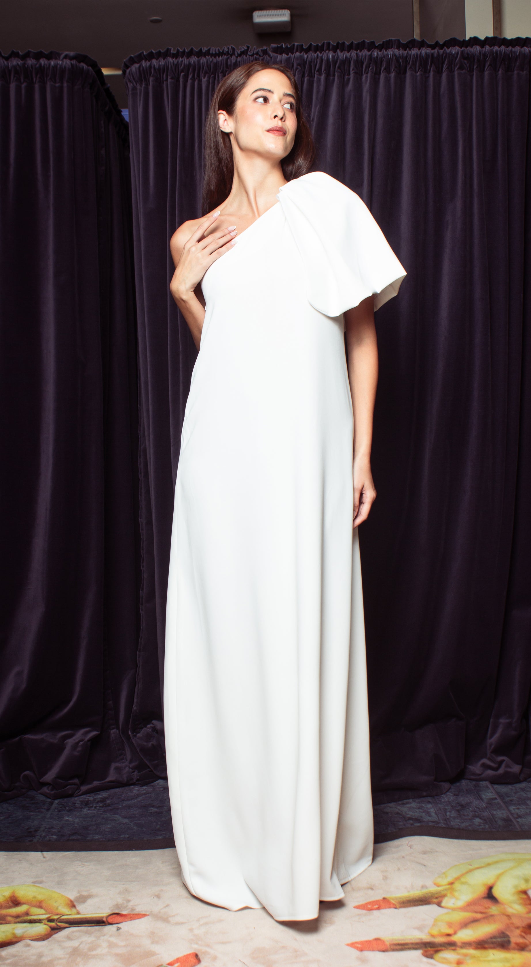 Oversized Pleated One-Sided Sleeve Long Dress - White Crepe