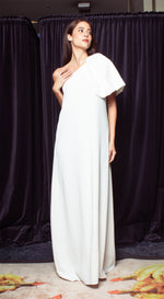 Load image into Gallery viewer, Oversized Pleated One-Sided Sleeve Long Dress - White Crepe
