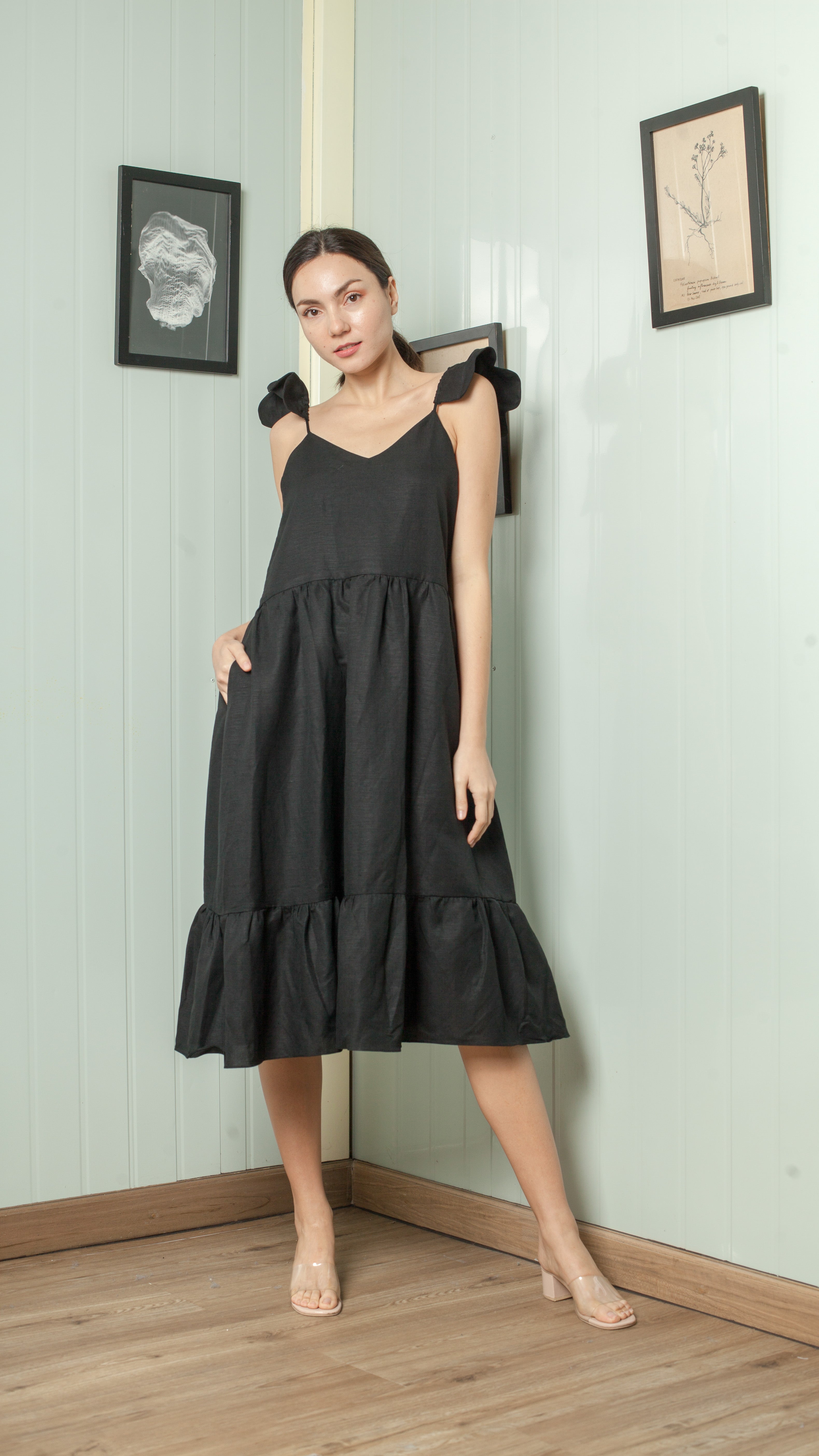 Adjustable Scallop Shoulder Detail Shirred Dress — Black